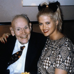 Retour sur le mariage entre le mannequin Anna Nicole 25 ans et le milliardaire Howard Marshall 89 ans qui avait fait le buzz